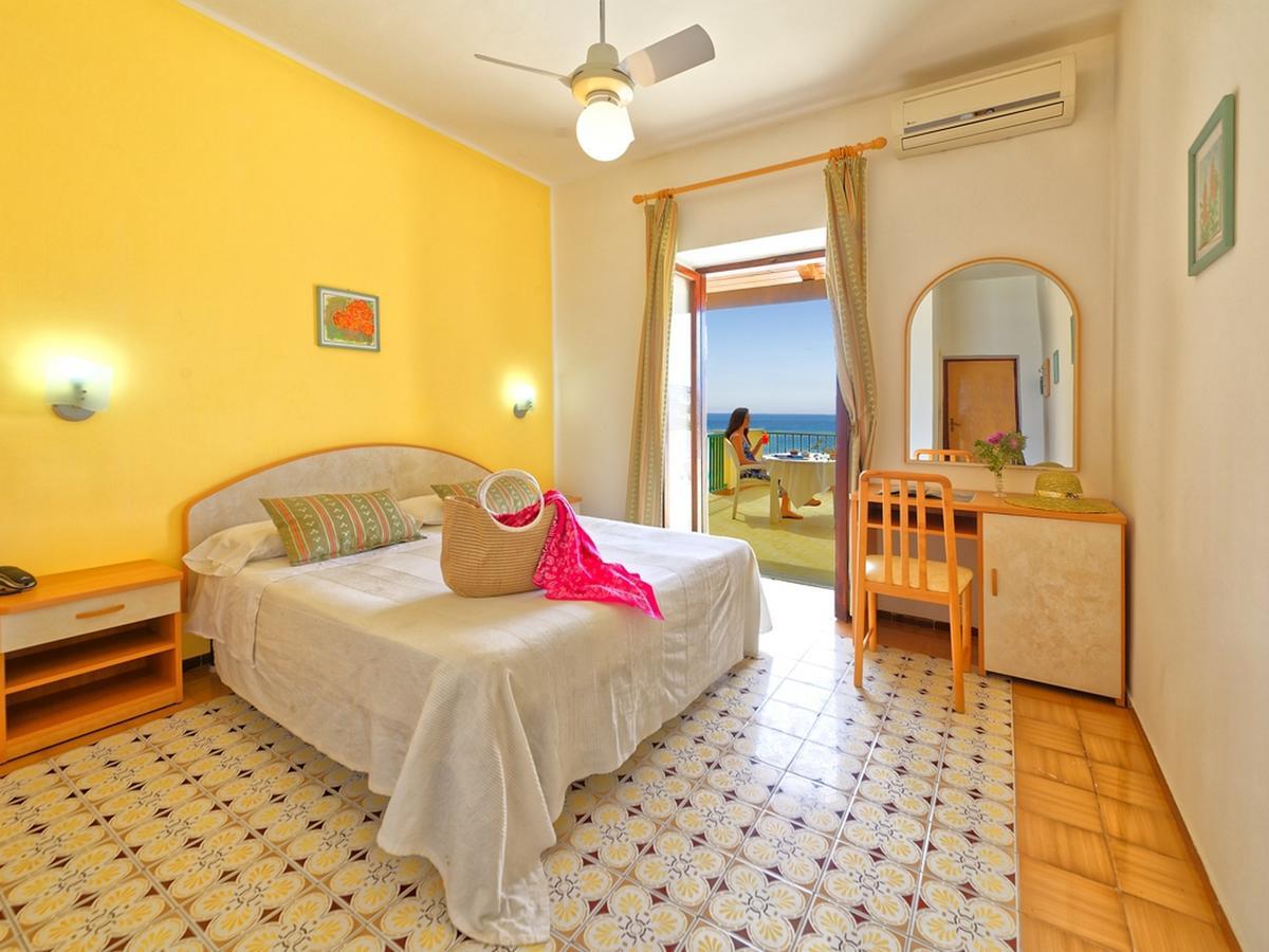 Double Room with Sea View (1 Adult)